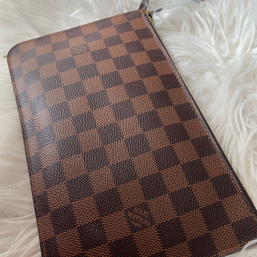 Louis Vuitton Neverfull Pouchette wristlet